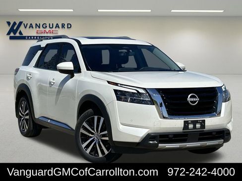 Used 2024 Nissan Pathfinder Platinum image 1