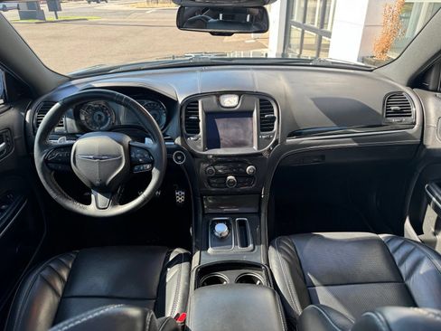 Used 2023 Chrysler 300 C RWD image 5