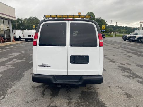 Used 2018 Chevrolet Express 3500 LS RWD image 6