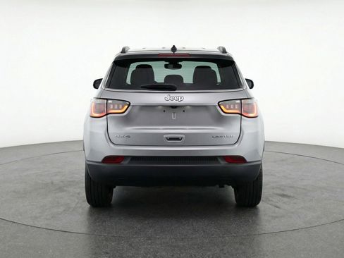 Used 2025 Jeep Compass Limited AWD/4WD image 7