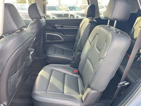 Used 2025 Kia Telluride S FWD image 27