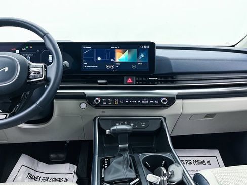 Used 2025 Kia Carnival SX Prestige image 11