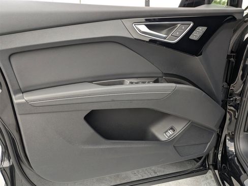 Used 2025 Audi Q4 e-tron Premium Plus w/ Premium Plus image 16