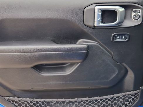 Certified 2022 Jeep Gladiator Mojave w/ Cold Weather Group image 23