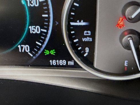 Used 2017 Buick LaCrosse Essence image 16