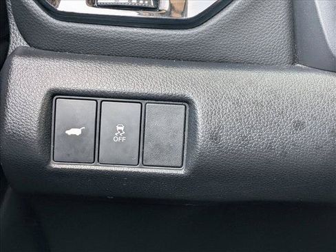 Used 2025 Honda Pilot Touring image 13