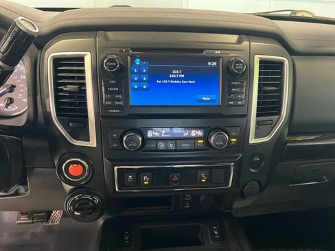 Used 2018 Nissan Titan SV w/ SV Convenience Package image 10
