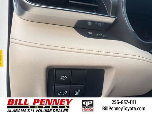Used 2021 Toyota Highlander Limited image 25