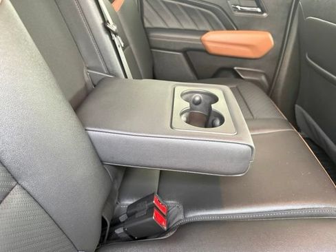 Certified 2024 GMC Canyon AT4 w/ AT4 Premium Package AWD/4WD image 21