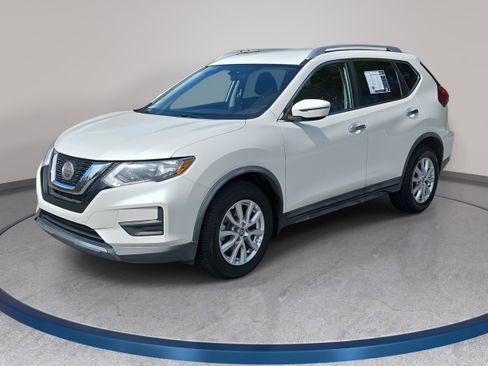 Used 2018 Nissan Rogue SV image 1