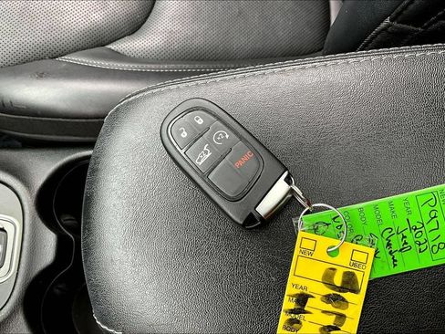 Used 2022 Jeep Cherokee Limited AWD/4WD image 35
