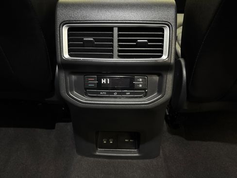 Used 2024 Volkswagen Atlas SE AWD/4WD image 25