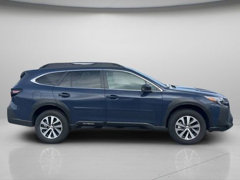 Used 2025 Subaru Outback Premium image 3