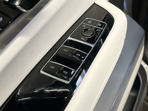 Used 2026 Cadillac Vistiq Sport AWD/4WD image 18