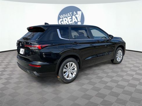 New 2025 Mitsubishi Outlander ES image 6