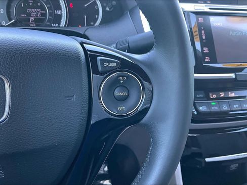 Used 2017 Honda Accord EX-L image 24