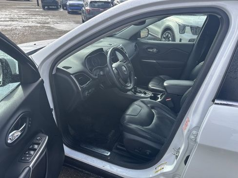 Used 2019 Jeep Cherokee Limited image 9