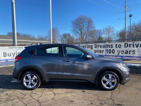 Used 2022 Honda HR-V LX image 2