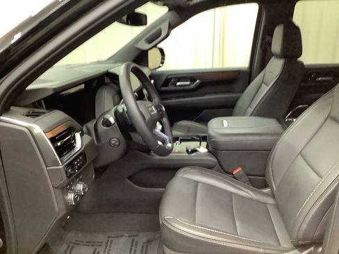 Used 2025 GMC Yukon Denali image 17