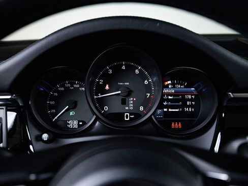 Certified 2026 Porsche Macan image 15