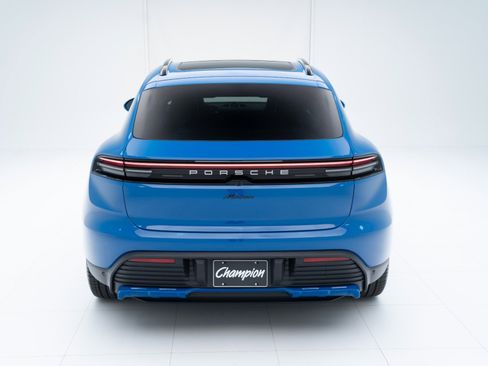 New 2026 Porsche Macan Electric RWD image 10
