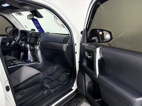Used 2020 Toyota 4Runner Venture AWD/4WD image 32