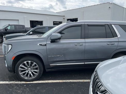 Used 2021 GMC Yukon Denali w/ Denali Premium Package AWD/4WD image 2
