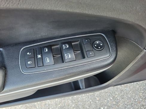 Used 2019 Chrysler 300 Limited RWD image 21