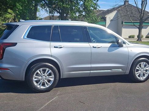 Certified 2025 Cadillac XT6 Luxury AWD/4WD image 3