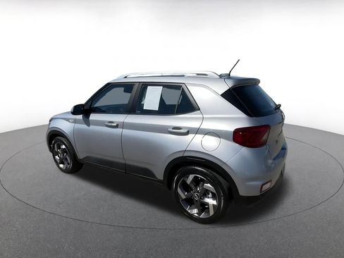 Used 2025 Hyundai Venue SEL image 10