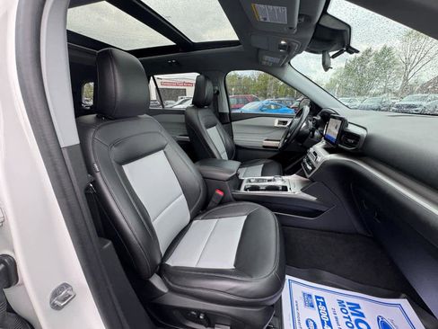 Used 2023 Ford Explorer XLT w/ Equipment Group 202A AWD/4WD image 10