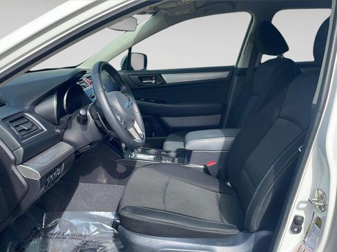 Used 2017 Subaru Outback 2.5i Premium image 2