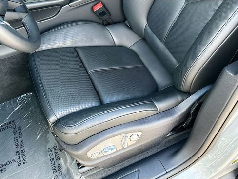 Certified 2026 Porsche Macan AWD/4WD image 22