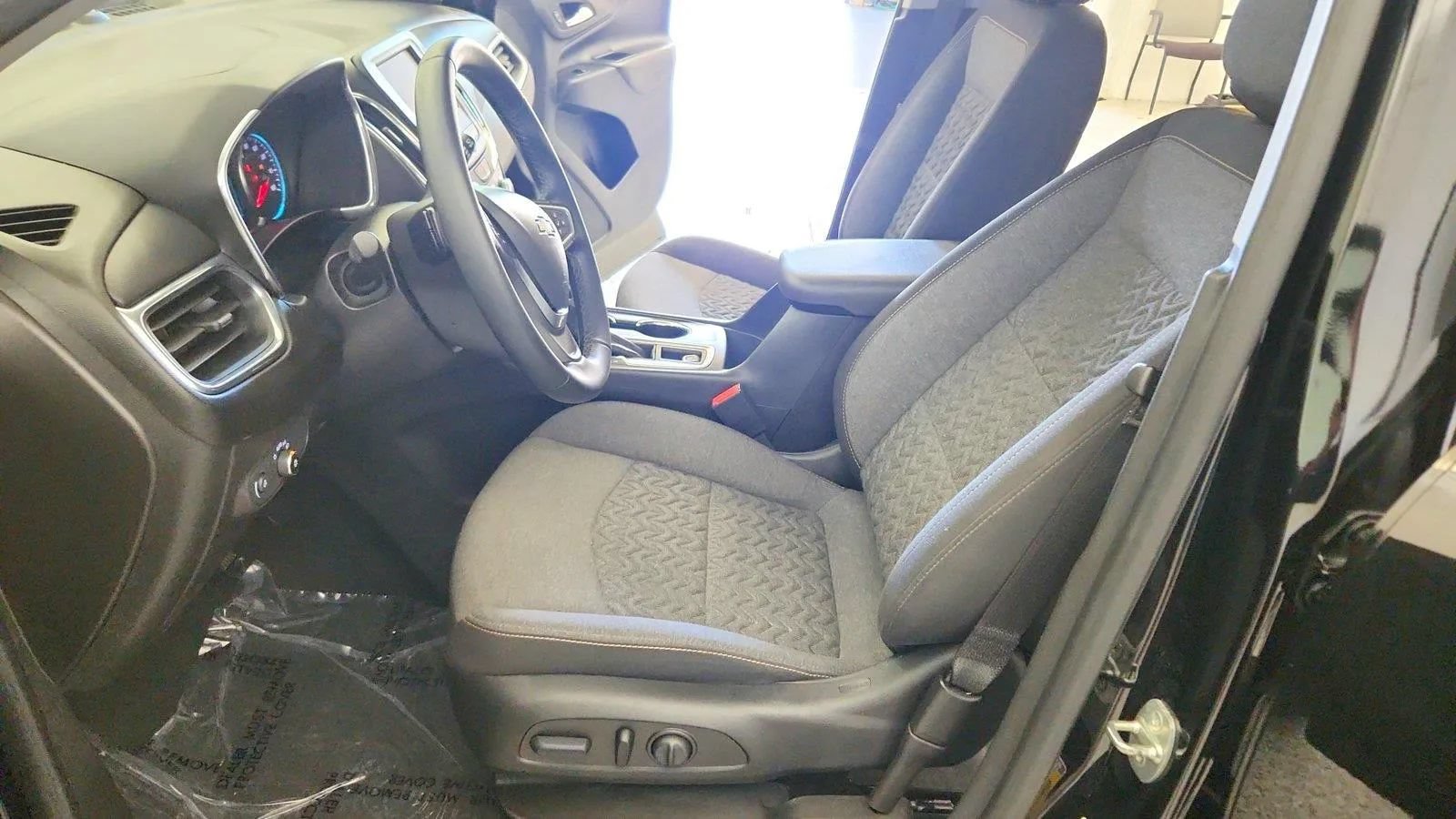 Used 2023 Chevrolet Equinox LT FWD image 15
