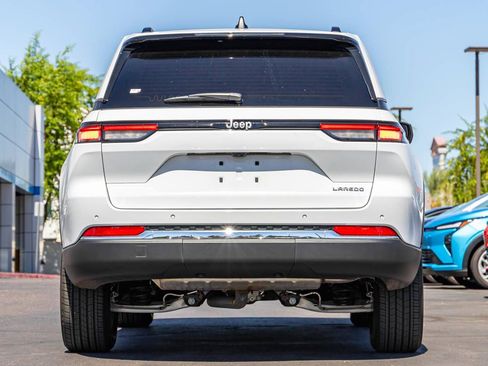 Used 2025 Jeep Grand Cherokee Laredo X RWD image 5
