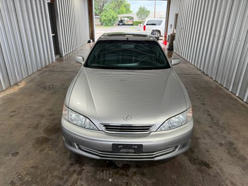 Used 2000 Lexus ES 330 FWD image 3