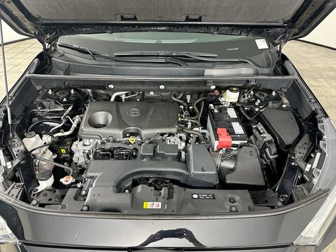 Used 2025 Toyota RAV4 XLE image 32