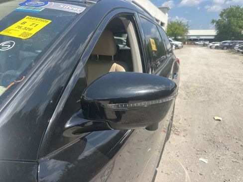 Used 2018 Nissan Pathfinder SL image 7