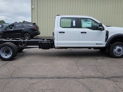 New 2025 Ford F550 4x4 Crew Cab image 11