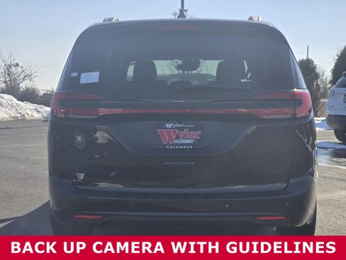 New 2026 Chrysler Pacifica Limited w/ S Appearance Package image 5