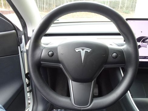 Used 2020 Tesla Model Y Long Range image 18