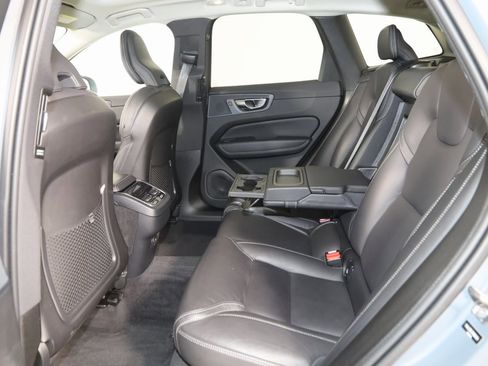 Used 2022 Volvo XC60 B5 Inscription w/ Climate Package image 47