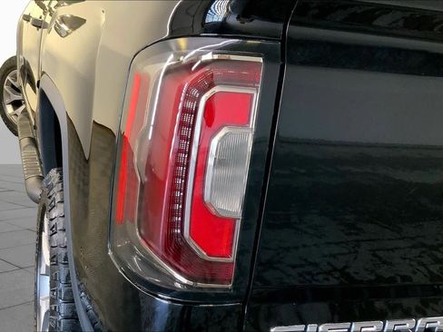 Used 2018 GMC Sierra 1500 SLT AWD/4WD image 29