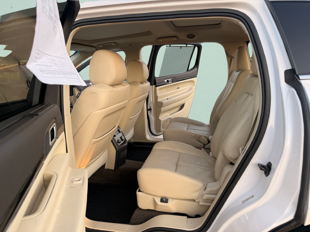Used 2018 Lincoln MKT AWD image 40