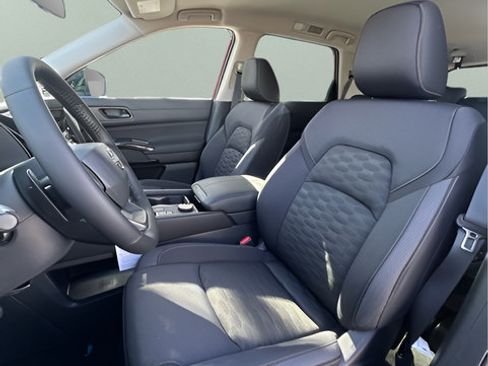 Certified 2026 Nissan Pathfinder SV AWD/4WD image 17