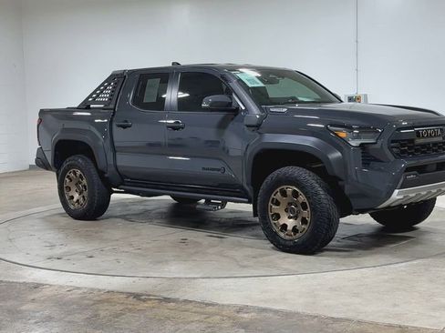Used 2024 Toyota Tacoma 4x4 Double Cab Hybrid image 2