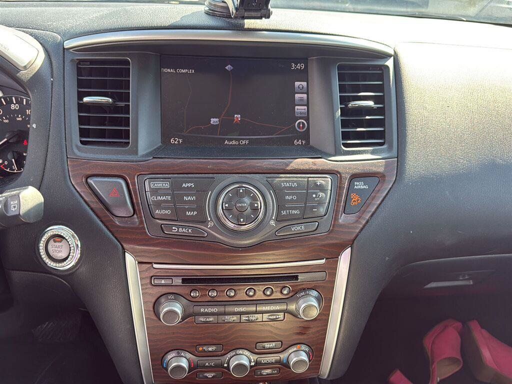 Used 2017 Nissan Pathfinder Platinum w/ Family Entertainment Package FWD image 6