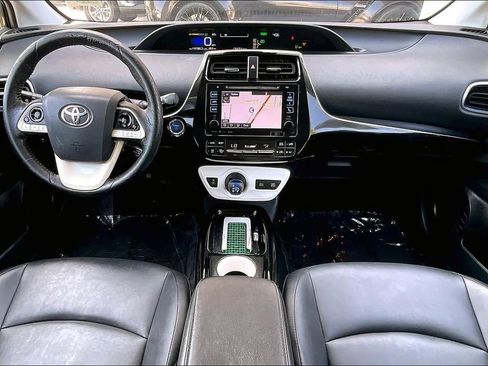 Used 2016 Toyota Prius Four Touring w/ Preferred Accessory Package FWD image 7