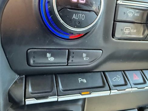 Used 2021 Chevrolet Silverado 1500 LT Trail Boss w/ LT Trail Boss Premium Package image 31