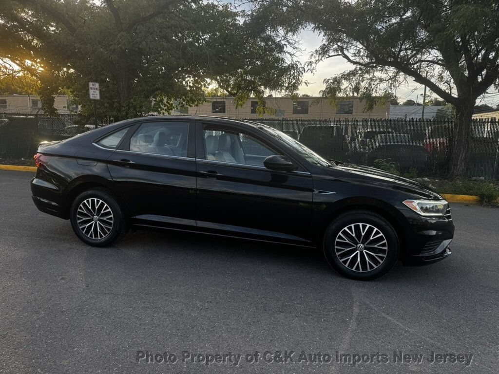 Used 2019 Volkswagen Jetta SEL w/ Cold Weather Package FWD image 8